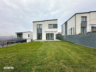 Casa 4 camere de vanzare in Floresti