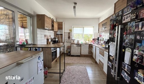 Casa 4 camere de vanzare in Apahida