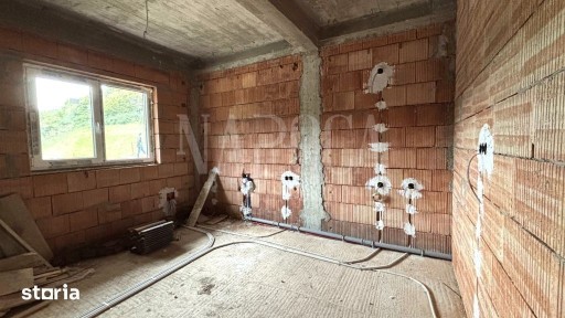 Casa 6 camere de vanzare in Floresti