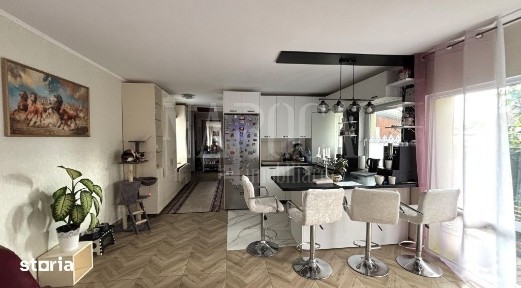 Casa 4 camere de vanzare in Floresti