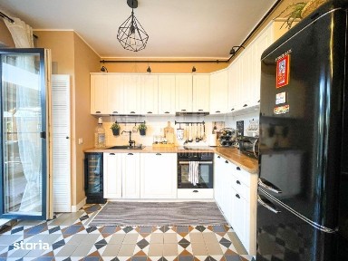 Casa 4 camere de vanzare in Floresti