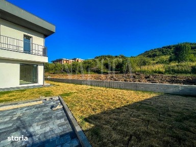 Casa 4 camere de vanzare in Floresti