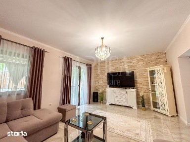 Casa 4 camere de vanzare in Floresti