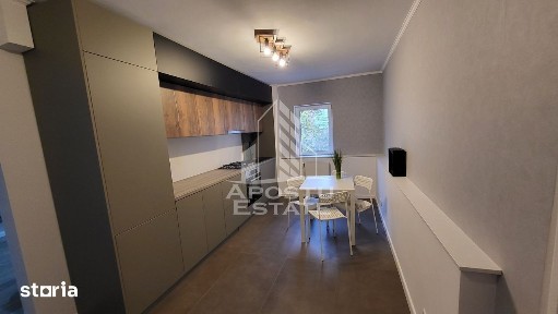 Apartament renovat cu 3 camere,2 bai,Aradului