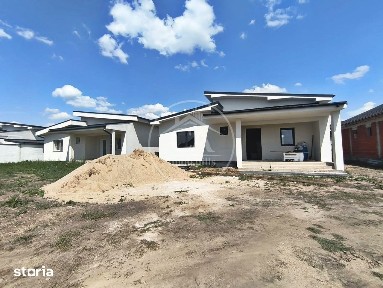Casă de vânzare cu 4 camere în Osorhei, Bihor