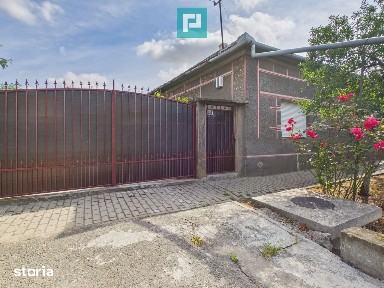 Casă cu 4 camere și teren de 800 mp în Zerind