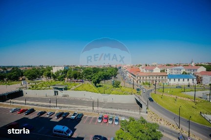 De vânzare apartament cu 3+1camere, priveliște frumoasă, Centrul Civic