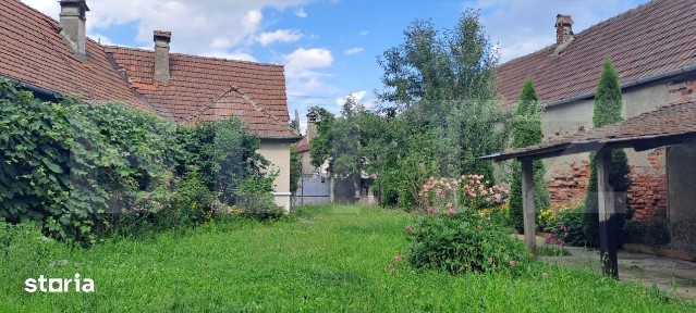 Casa cu gradina la rau, 120 mp, sat Berivoi - Centru