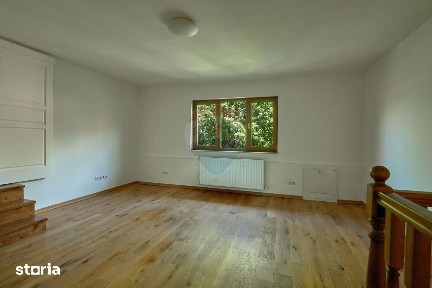 Apartament 4 cam, pe 2 niveluri si curte comuna pe Vasile Alecsandri