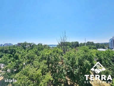 Plaja la un pas. Lacul la fereastră. Acasă începe aici.