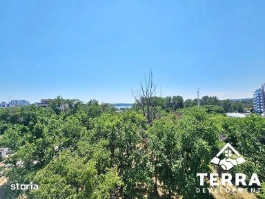 Plaja la un pas. Lacul la fereastră. Acasă începe aici.