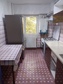 Inchiriez apartament 3 camere zona centrala