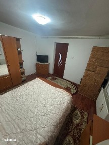 Casă de vânzare pe strada Sabarului