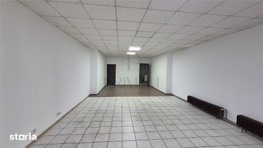 Spatiu comercial cu vitrine mari - Semicentral