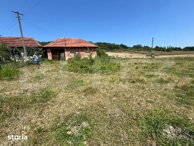 De vanzare casa intr-o zona de deal relaxanta
