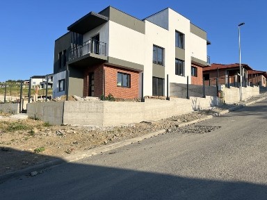 Duplex tip casă individuală - intrări opuse, 112 mp + terasă 25 mp