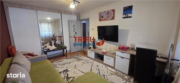 Apartament cu 3 camere si doua bai zona Cetate
