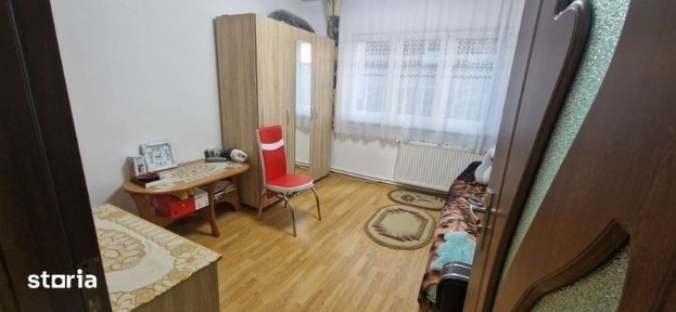 Vand apartament decomandat