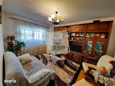 Apartament cu 4 camere 2 bai balcon si pivnita de vanzare pe Mihai Vit