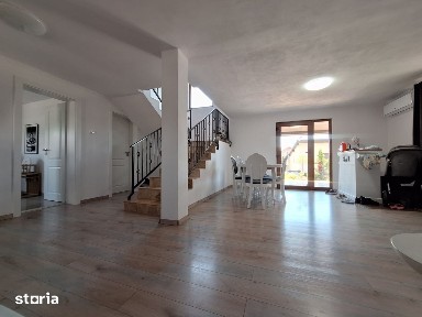 Casa individuala cu garaj - 4 camere - 539 mp teren - Giarmata