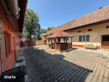 Pensiune + casa pe 5.500 mp, la poalele Muntilor Fagaras - Gura-Vaii