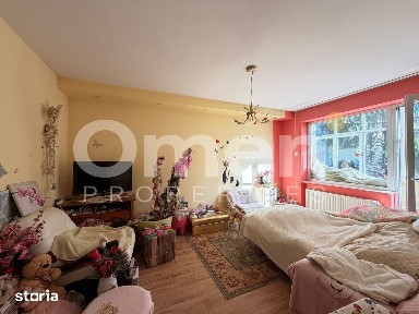 Apartament cu 3 camere, decomandat, etaj intermediar, zona Iuliu Maniu