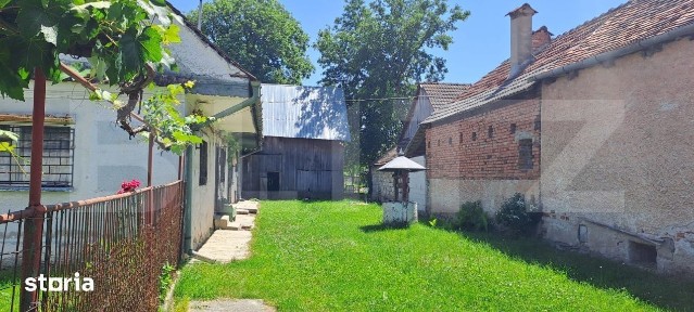 Proprietate cu potential, casa + sura stejar si livada - satul cu como