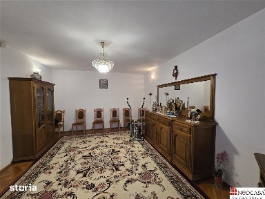 Vila versatila 7 camere + Garaj, Pivnita si Centrala Proprie, zona 1 M