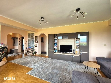 Tractoru, zonă liniștită de case, apartament spațios 3 camere cu garaj