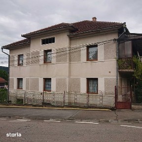 Casa de vanzare in o statiune mica, si o zona forte placuta de munte.