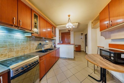 Apartament 4 camere cu spatiu comercial,parter, Micălaca