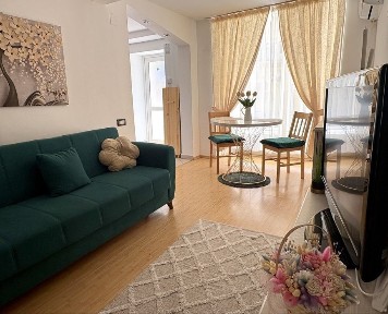 Central-Inchiriez apartament 2 camera la casa.