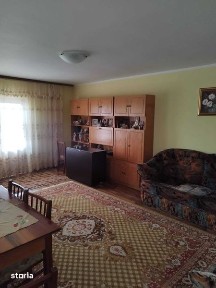 Casa de vanzare cu gradina, garaj si anexe
