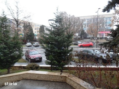 Inchiriez spatiu comercial in Deva,I. Maniu, 200 metri de Primarie)