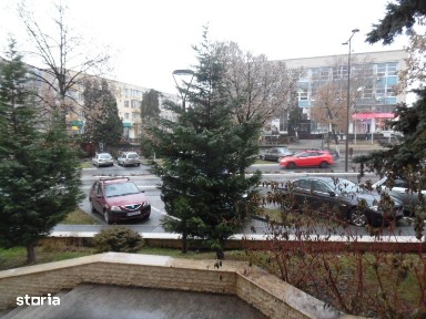 Inchiriez spatiu comercial in Deva,I. Maniu, 200 metri de Primarie)