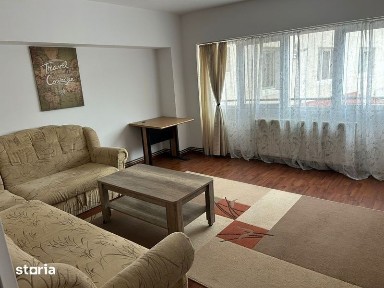 Inchiriez apartament