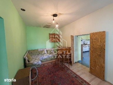 Casa + constructie moderna,de vanzare,2 locuinte,teren 2298 mp Giulvaz