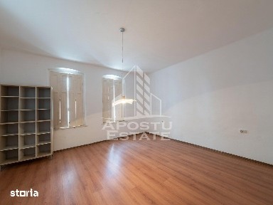 Casa de vanzare in Sandra, 5755 mp, teren, acoperis nou