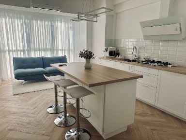 Apartament de inchiriat in bloc Ucasy (langa Metro)