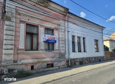 Casă / Vilă cu 6 camere de vânzare