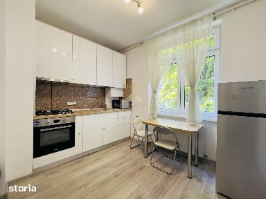 Garsonieră decomandată, complet renovată, etaj 1, zona Judetean
