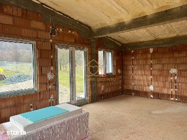 Casa cu 3 camere zona Baita
