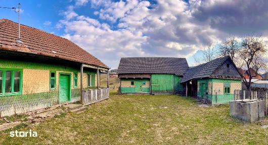 Gospodărie tradițională cu teren de 1323 mp