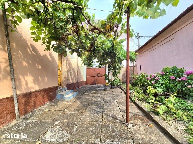 Casă cu teren generos de 1.100 mp, de vânzare în cartierul Pârneava -
