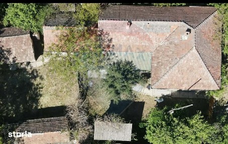 Casă cu gradina mare in Boiu