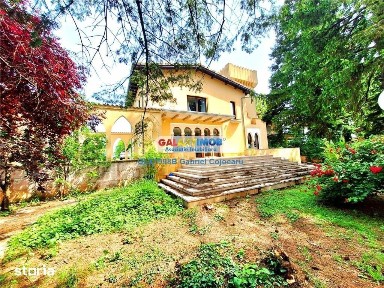 Vila stil florentin pe malul lacului,teren4043mp iesire la lac de 25ml