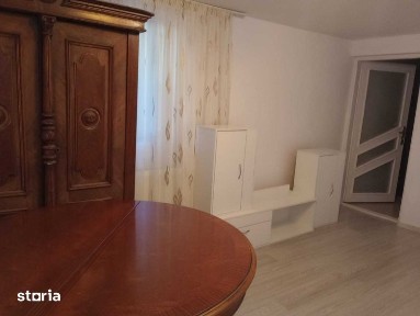 Inchiriez casa 6 camere in cartierul Gara Veche Piatra Neamt