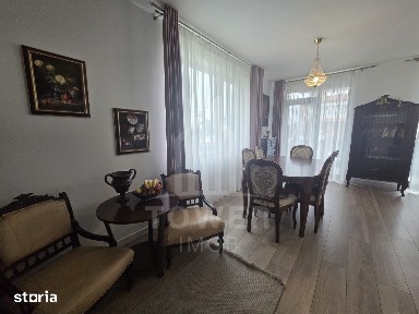 Apartament 3 camere de vânzare