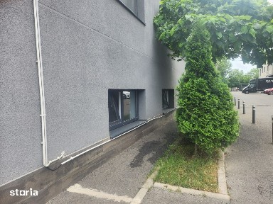 De vanzare boxa la demisol,pretabila pentru un birou,arhiva,depozit/Br