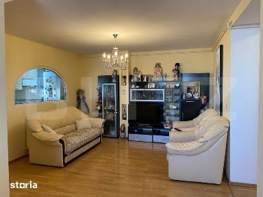 Apartament de vanzare, 4 camere, cu parcare inclusa, Zona de Jos